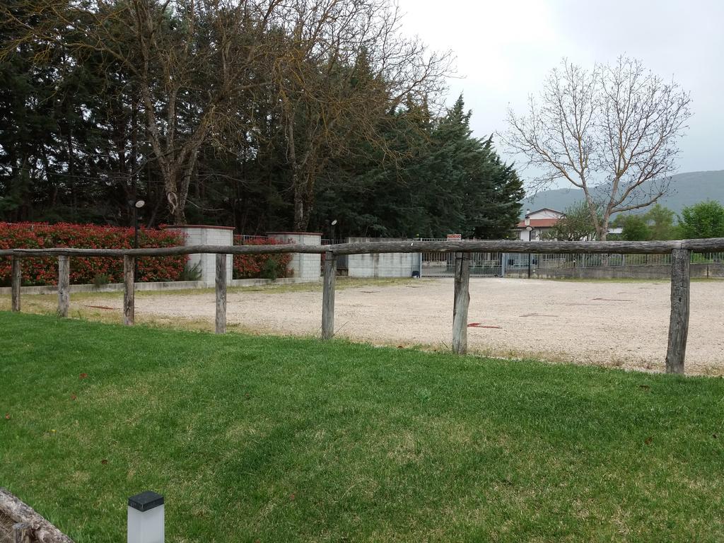 Il Boscaiolo Affittacamere Preturo 外观 照片